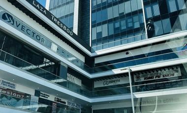 Local adaptado para oficina en Plaza comercial