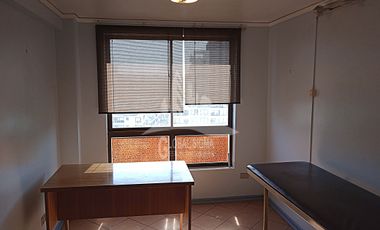 Se vende oficina con estacionamiento Metro Ñuñoa