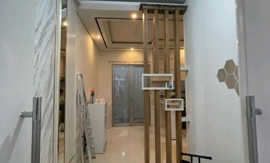 dijual rumah Greenland menganti