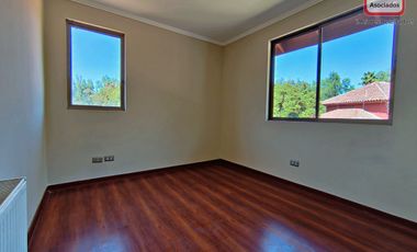 Amplio terreno! casa con comodos ambientes