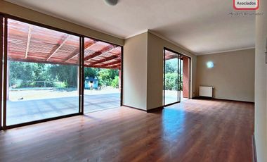 Amplio terreno! casa con comodos ambientes