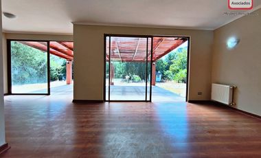 Amplio terreno! casa con comodos ambientes