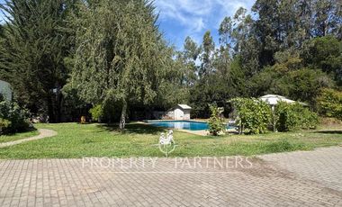 Parcela con casa y piscina en Patagual