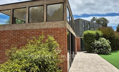 Espectacular casa en arriendo - año corrido