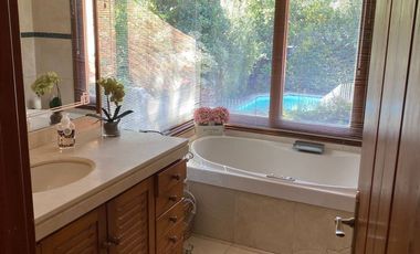 Casa en muy buen estado en el plano de Santa María de Manquehue