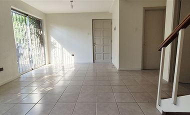 Casa en Venta en Mall Plaza Los Domínicos- Metro Los Domínicos