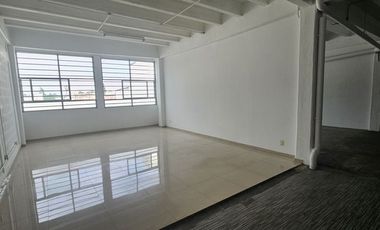 Bodega de 220m2 en condominio por Palacio de los Deportes