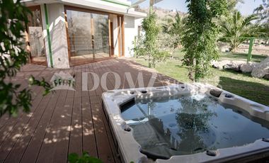 VENTA. Crédito directo. Hermosa casa moderna en parcela. 6D, 6B. Cancha de tenis.