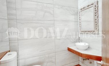 VENTA. Crédito directo. Hermosa casa moderna en parcela. 6D, 6B. Cancha de tenis.