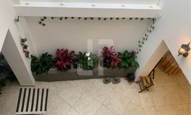 VENDO HOSTAL EN EL CENTRO (AMOBLADO)