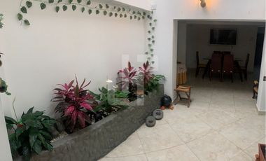 VENDO HOSTAL EN EL CENTRO (AMOBLADO)