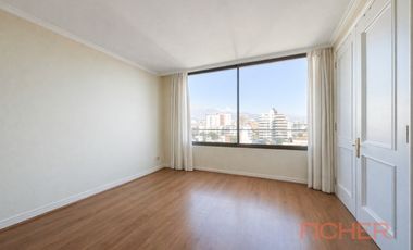 LUIS THAYER OJEDA - CARLOS ANTÚNEZ / METRO TOBALABA