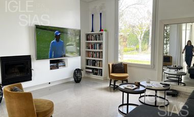 Casa en venta y alquiler al lago, El Golf, Nordelta