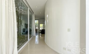 Casa en venta y alquiler al lago, El Golf, Nordelta