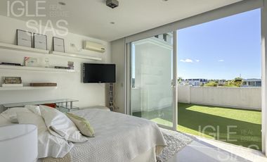 Casa en venta y alquiler al lago, El Golf, Nordelta