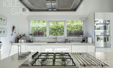 Casa en venta y alquiler al lago, El Golf, Nordelta