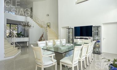 Casa en venta y alquiler al lago, El Golf, Nordelta