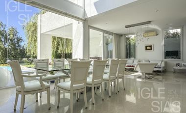 Casa en venta y alquiler al lago, El Golf, Nordelta