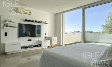 Casa en venta y alquiler al lago, El Golf, Nordelta