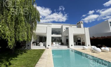 Casa en venta y alquiler al lago, El Golf, Nordelta