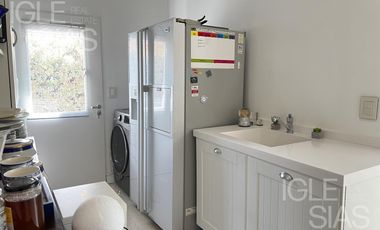 Casa en venta y alquiler al lago, El Golf, Nordelta