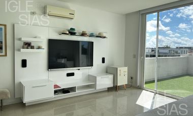 Casa en venta y alquiler al lago, El Golf, Nordelta