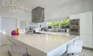 Casa en venta y alquiler al lago, El Golf, Nordelta