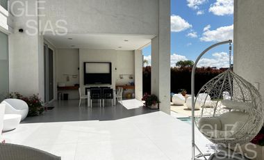 Casa en venta y alquiler al lago, El Golf, Nordelta