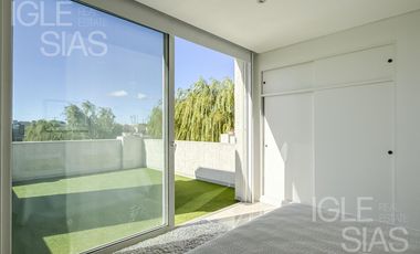 Casa en venta y alquiler al lago, El Golf, Nordelta