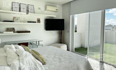 Casa en venta y alquiler al lago, El Golf, Nordelta