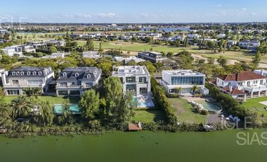 Casa en venta y alquiler al lago, El Golf, Nordelta