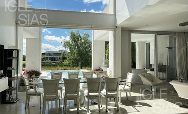 Casa en venta y alquiler al lago, El Golf, Nordelta