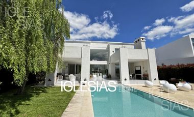 Casa en venta y alquiler al lago, El Golf, Nordelta