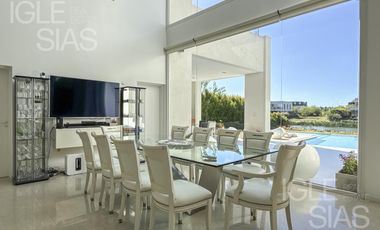 Casa en venta y alquiler al lago, El Golf, Nordelta