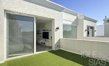 Casa en venta y alquiler al lago, El Golf, Nordelta