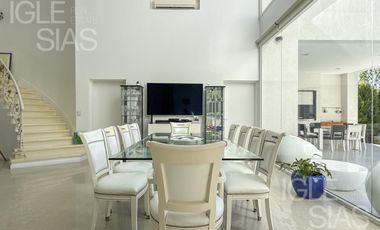 Casa en venta y alquiler al lago, El Golf, Nordelta