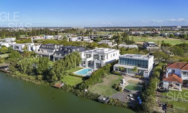 Casa en venta y alquiler al lago, El Golf, Nordelta