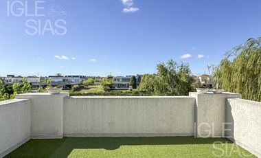 Casa en venta y alquiler al lago, El Golf, Nordelta