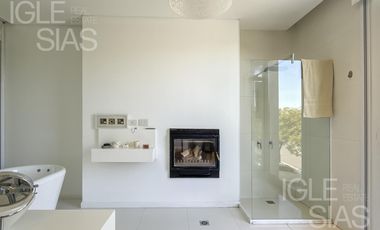 Casa en venta y alquiler al lago, El Golf, Nordelta