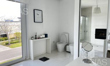 Casa en venta y alquiler al lago, El Golf, Nordelta