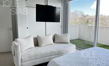 Casa en venta y alquiler al lago, El Golf, Nordelta