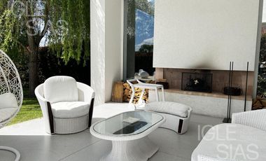 Casa en venta y alquiler al lago, El Golf, Nordelta