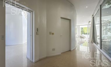 Casa en venta y alquiler al lago, El Golf, Nordelta