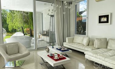 Casa en venta y alquiler al lago, El Golf, Nordelta