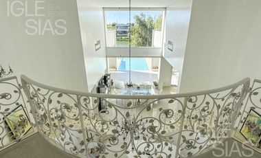 Casa en venta y alquiler al lago, El Golf, Nordelta