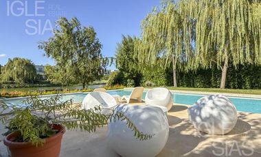 Casa en venta y alquiler al lago, El Golf, Nordelta