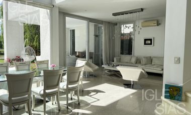 Casa en venta y alquiler al lago, El Golf, Nordelta