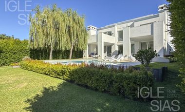 Casa en venta y alquiler al lago, El Golf, Nordelta