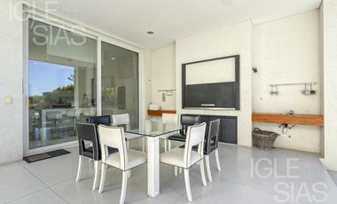 Casa en venta y alquiler al lago, El Golf, Nordelta