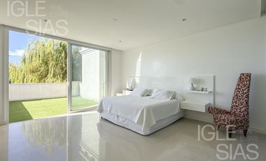 Casa en venta y alquiler al lago, El Golf, Nordelta